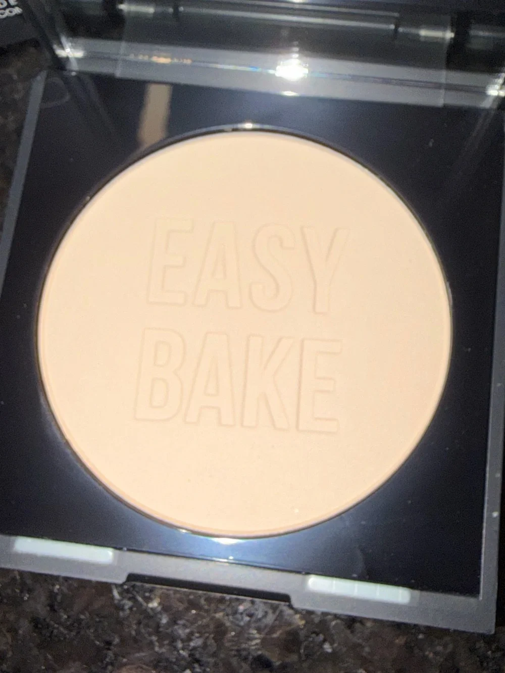 Huda Beauty - Easy Bake Loose Baking & Setting Powder (Shade: Poundcake) - New